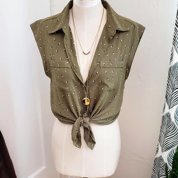 Sleeveless Olive Green Top - Picture 4 of 6